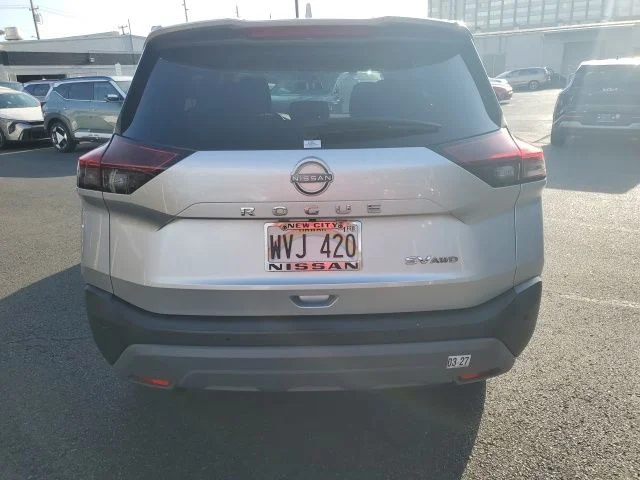 Used 2023 Silver Nissan SV image 4