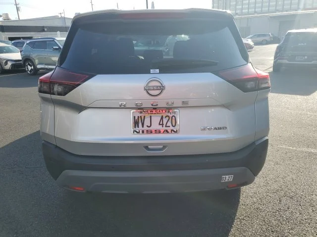 Used 2023 Silver Nissan SV image 4