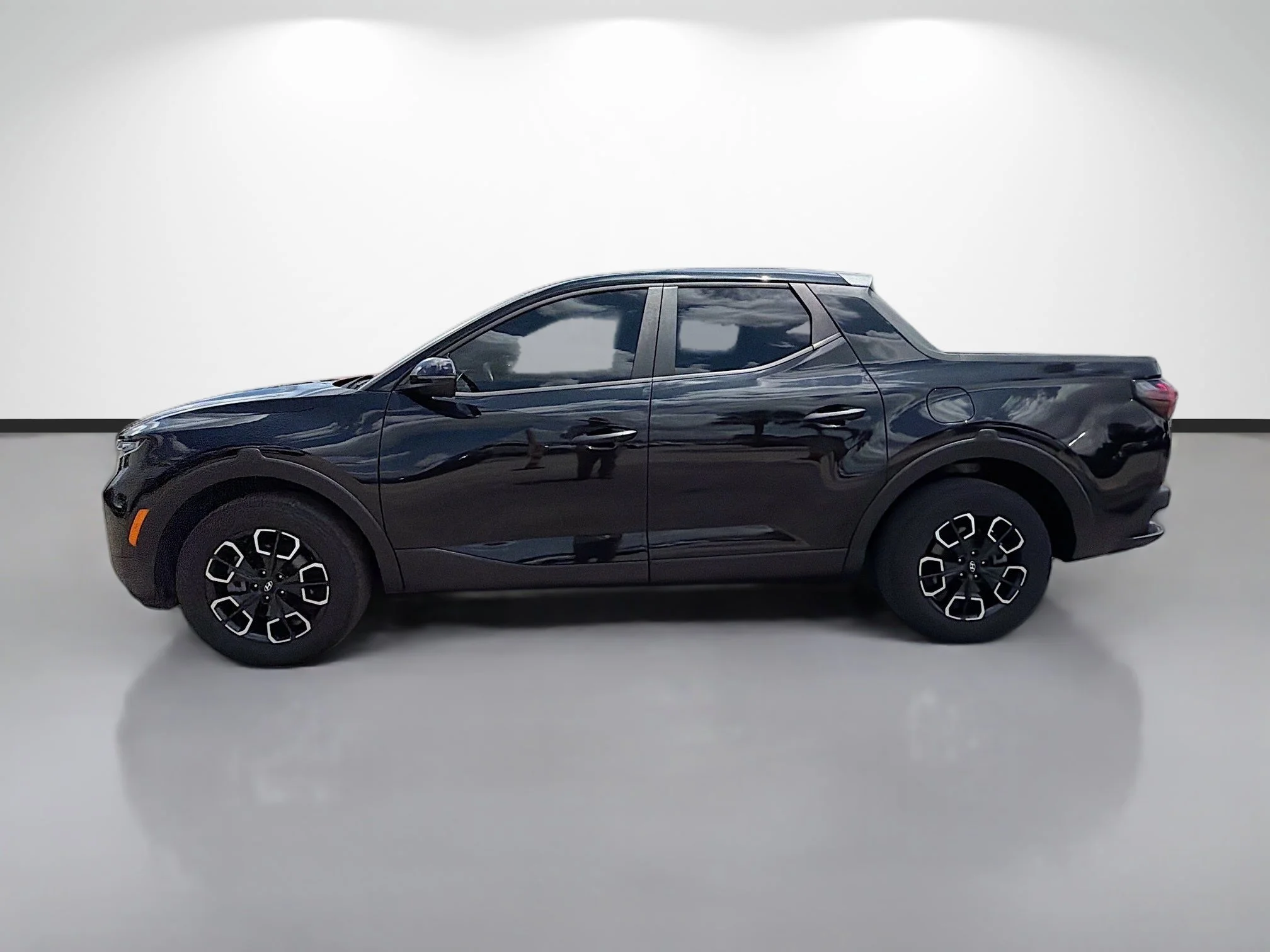 Used 2022 Phantom Black Hyundai SEL image 2