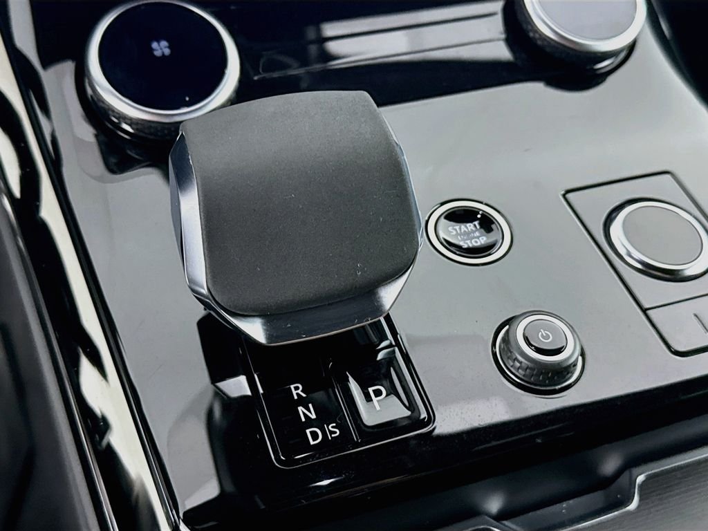 Certified Used 2023 White Land Rover SE Dynamic image 15