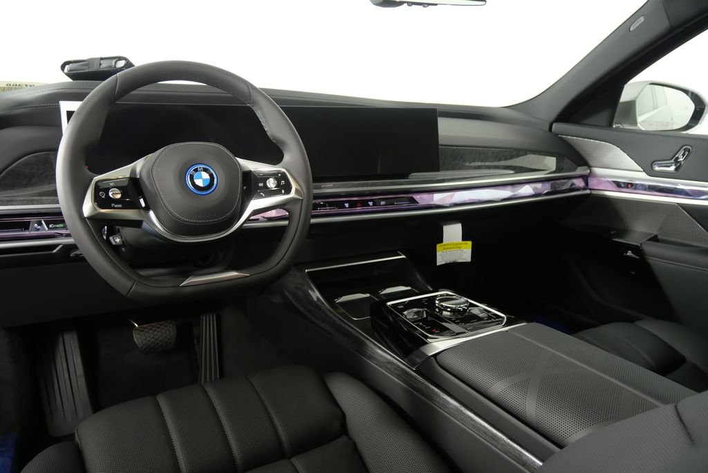 2025 BMW i7 50 - Photo 17