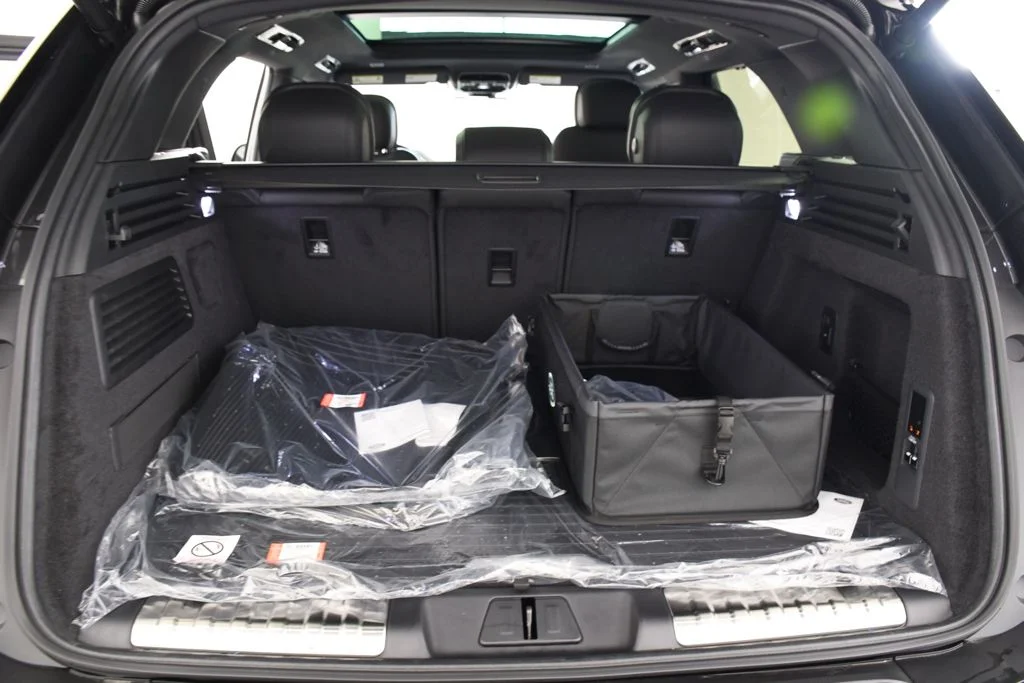 New 2026 Carpathian Gry Land Rover Dynamic SE image 23