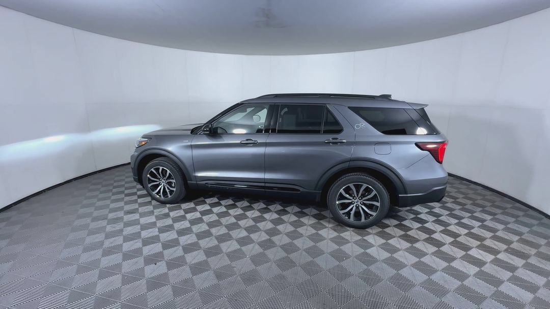 New 2027 Carbonized Gray Metallic Ford ST-Line image 6