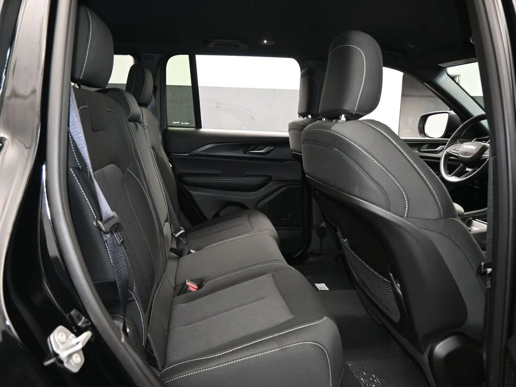 2025 Jeep Grand Cherokee Laredo - Photo 37
