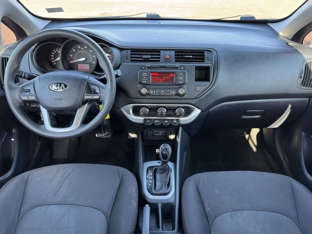 Used 2015 Silver Kia LX image 17