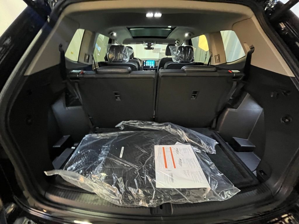 New 2026 Black Volkswagen 2.0T SE w/Technology image 27