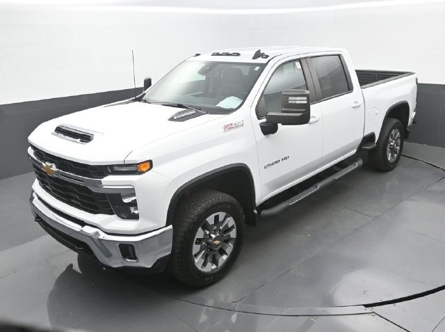 Used 2024 Summit White Chevrolet LT image 31