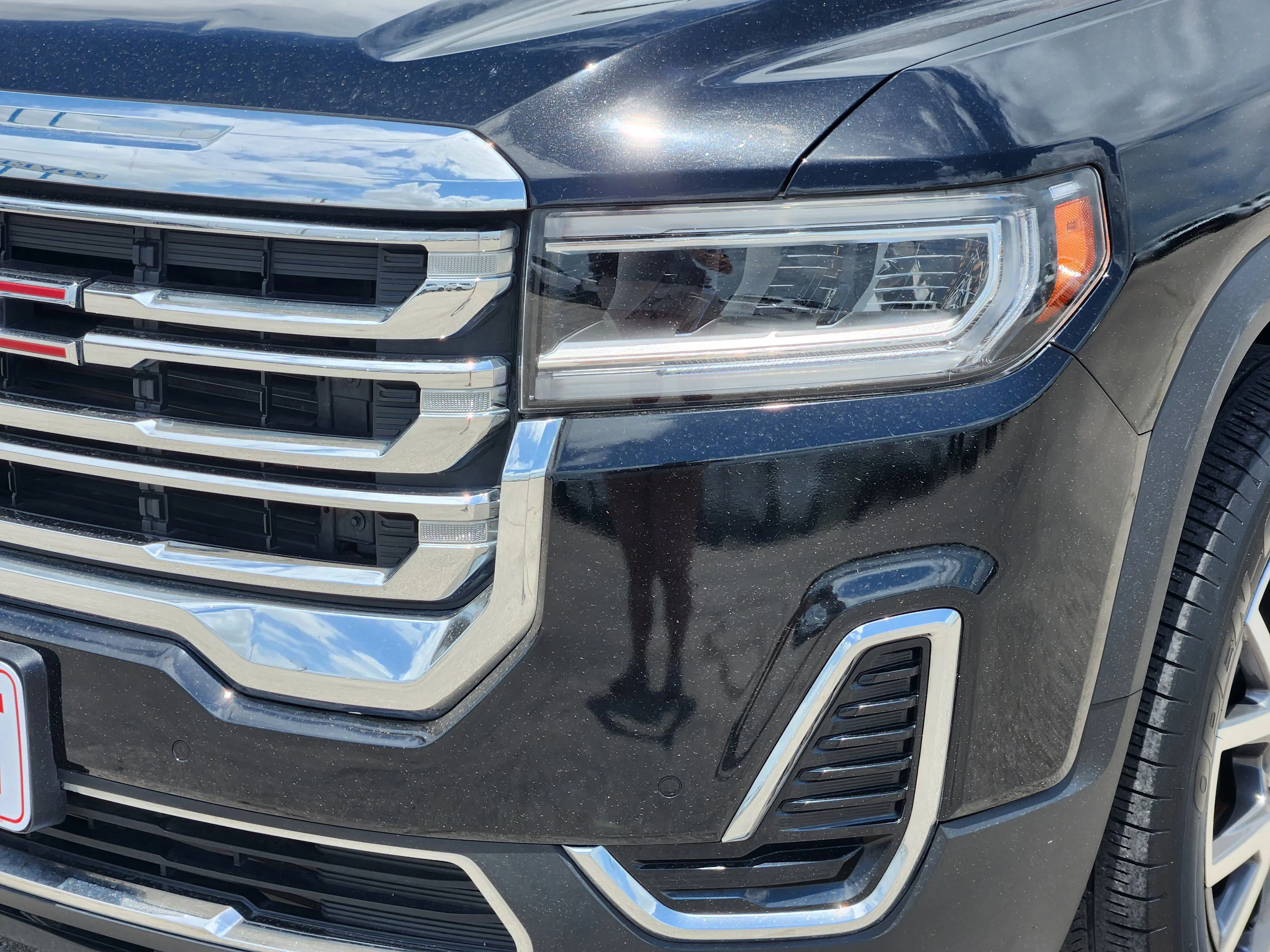 Used 2023 Ebony Twilight Metallic GMC SLE image 8