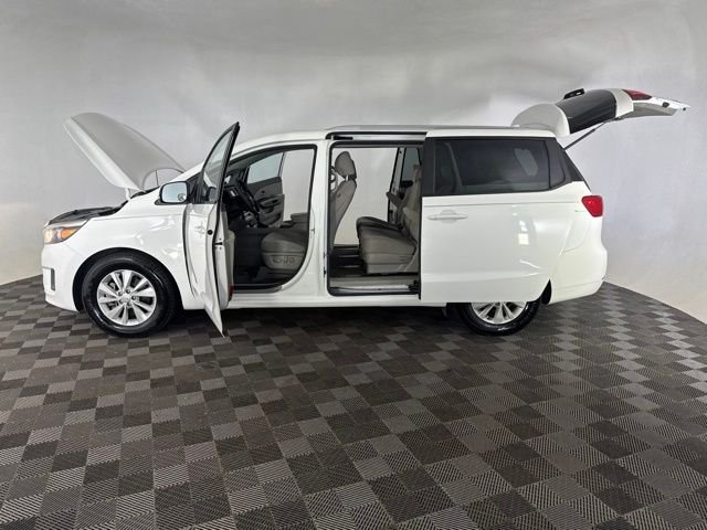 Used 2015 White Kia LX image 11