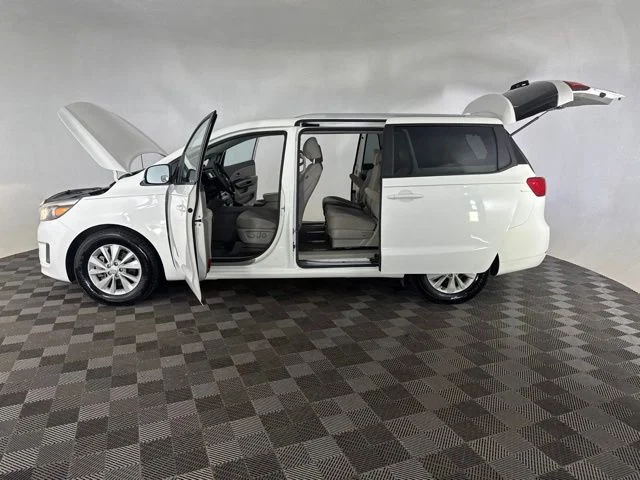 Used 2015 White Kia LX image 11