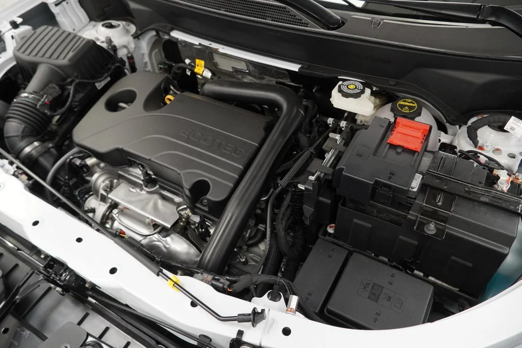 New 2027 Summit White Chevrolet LT image 41