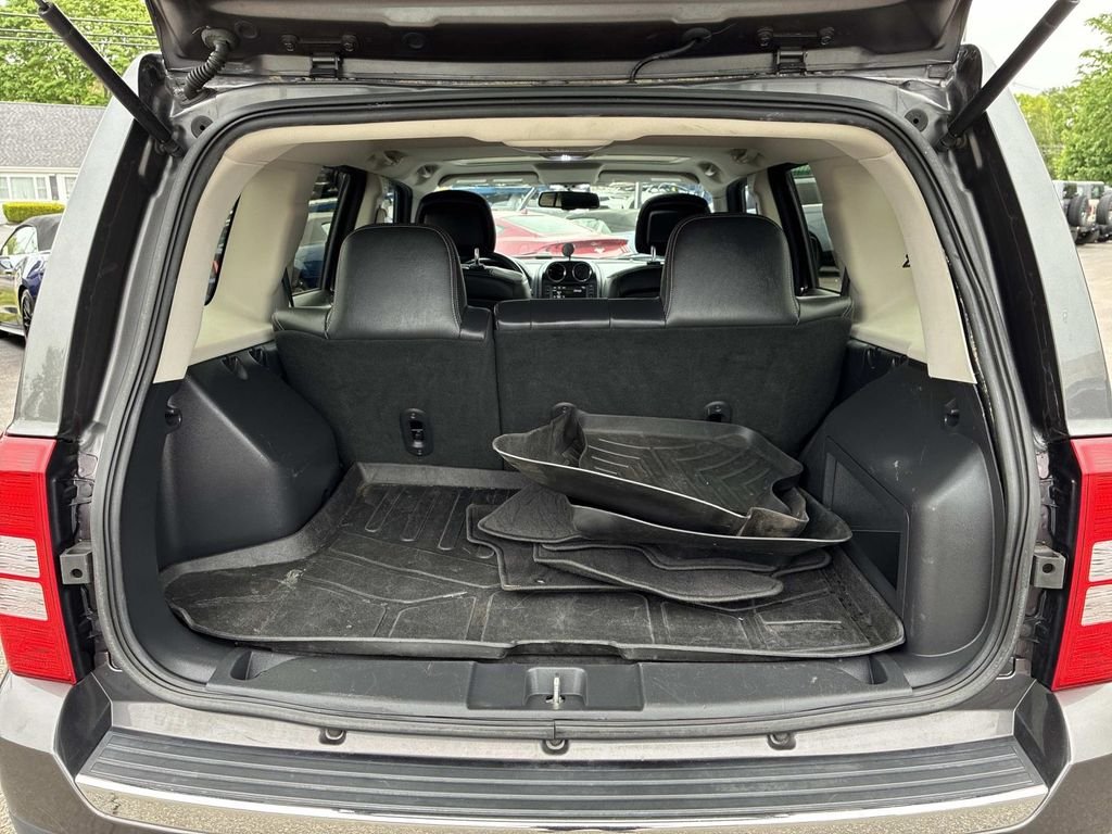Used 2017 Gray Jeep Latitude image 12