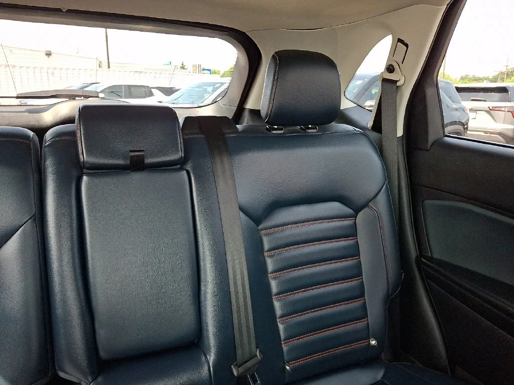 Used 2022 Black Ford SEL image 21