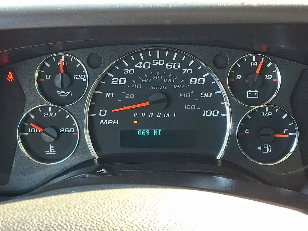 Used 2023 Summit White Chevrolet Work Van image 24