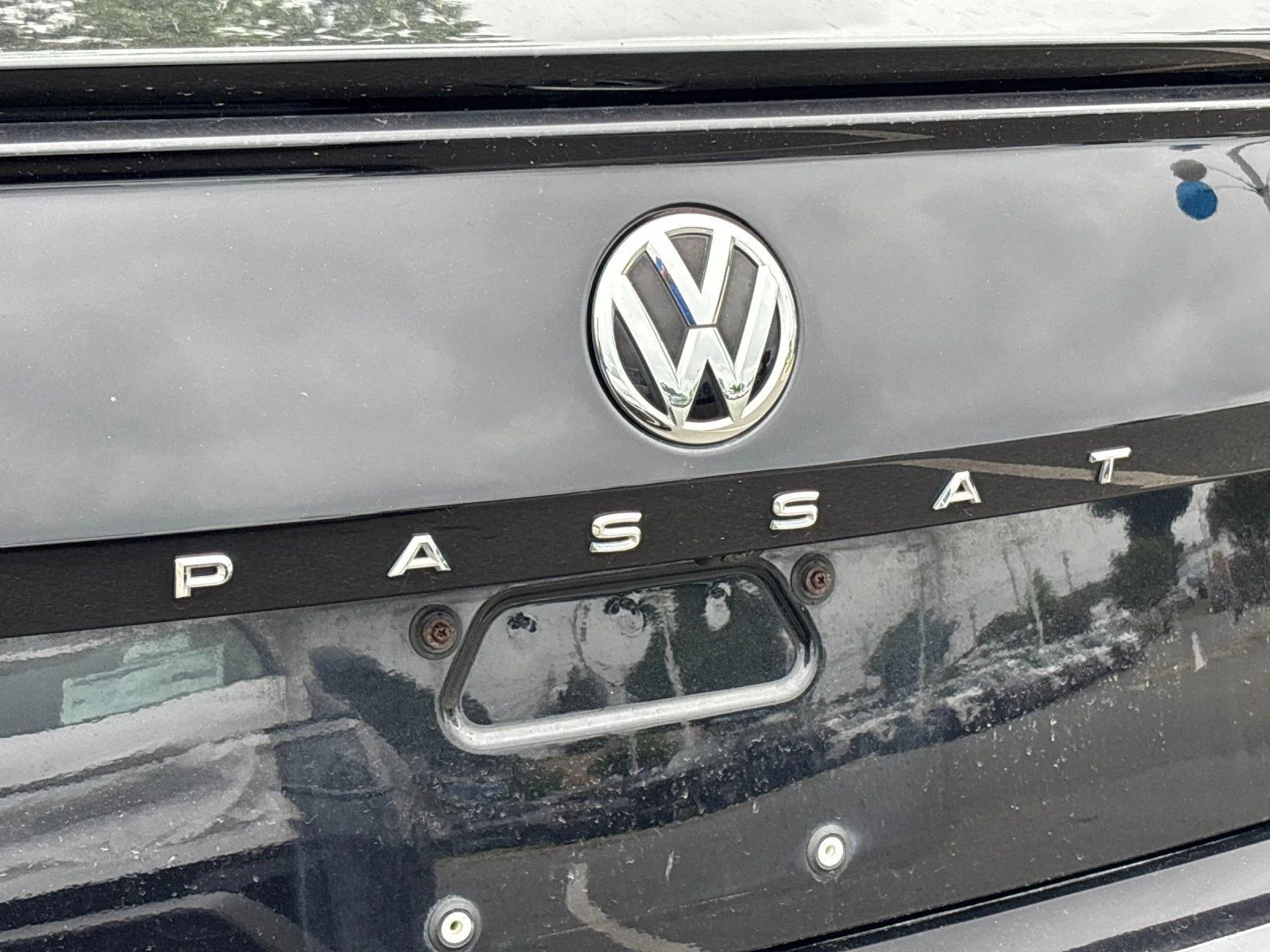 Used 2020 Deep Black Pearl Volkswagen 2.0T R-Line image 9