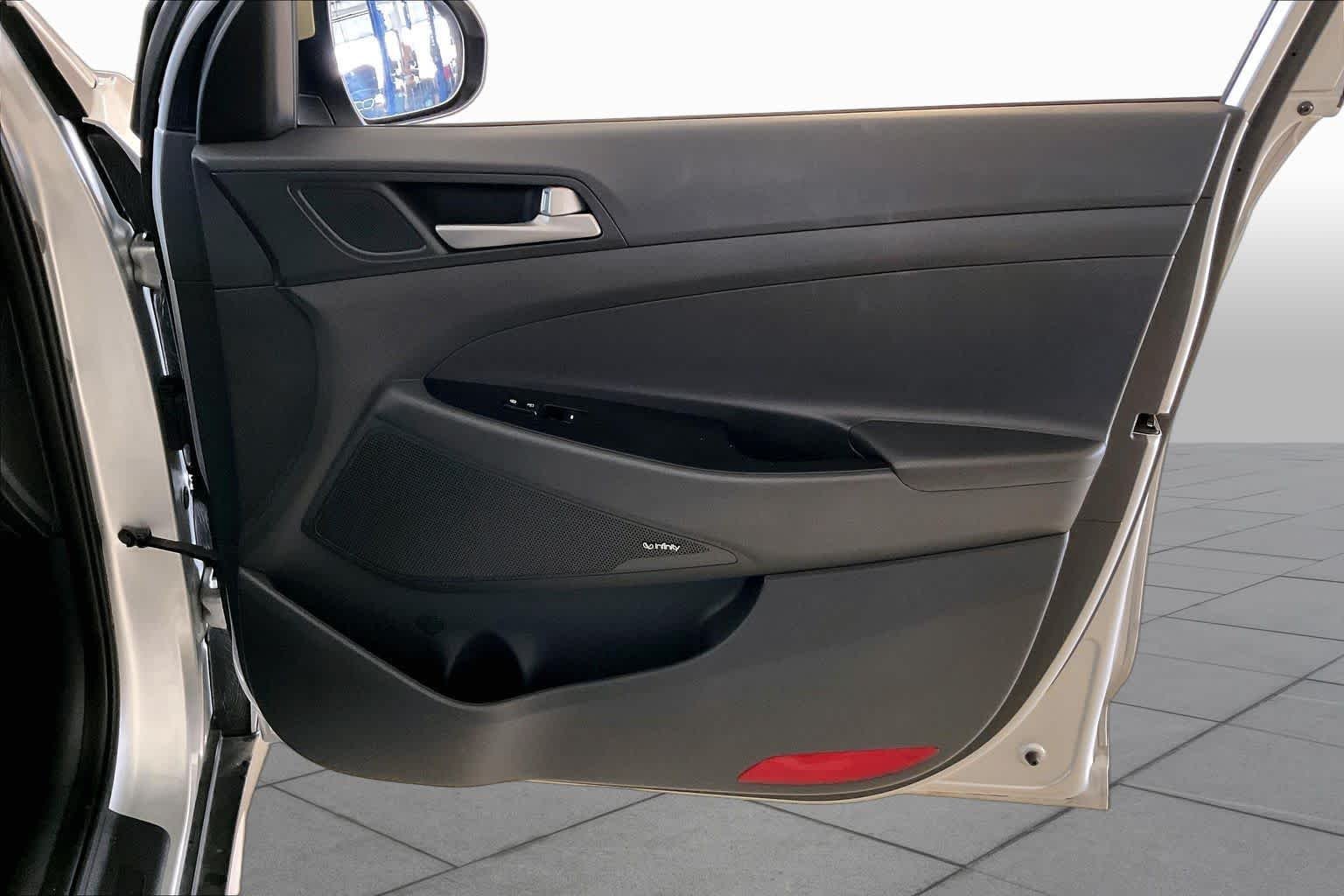 Used 2018 Molten Silver Hyundai SEL Plus image 20