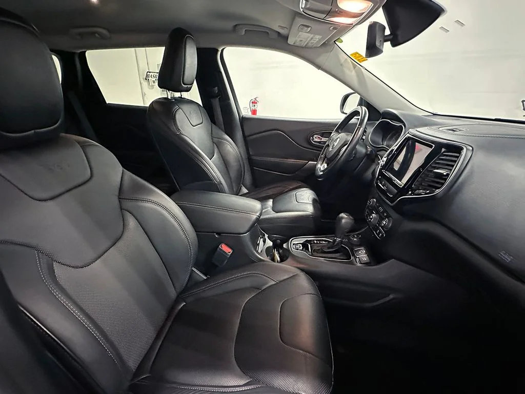 Used 2020 Gray Jeep Limited image 27
