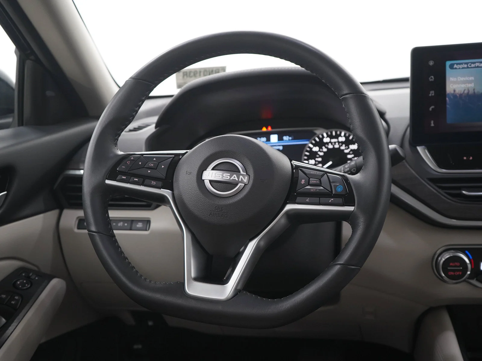 Used 2025 Super Black Clearcoat Nissan 2.5 SV image 15