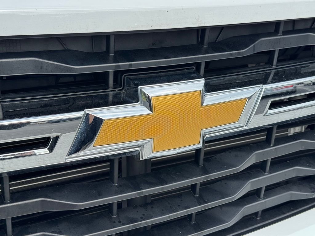 Used 2025 White Chevrolet LT image 9