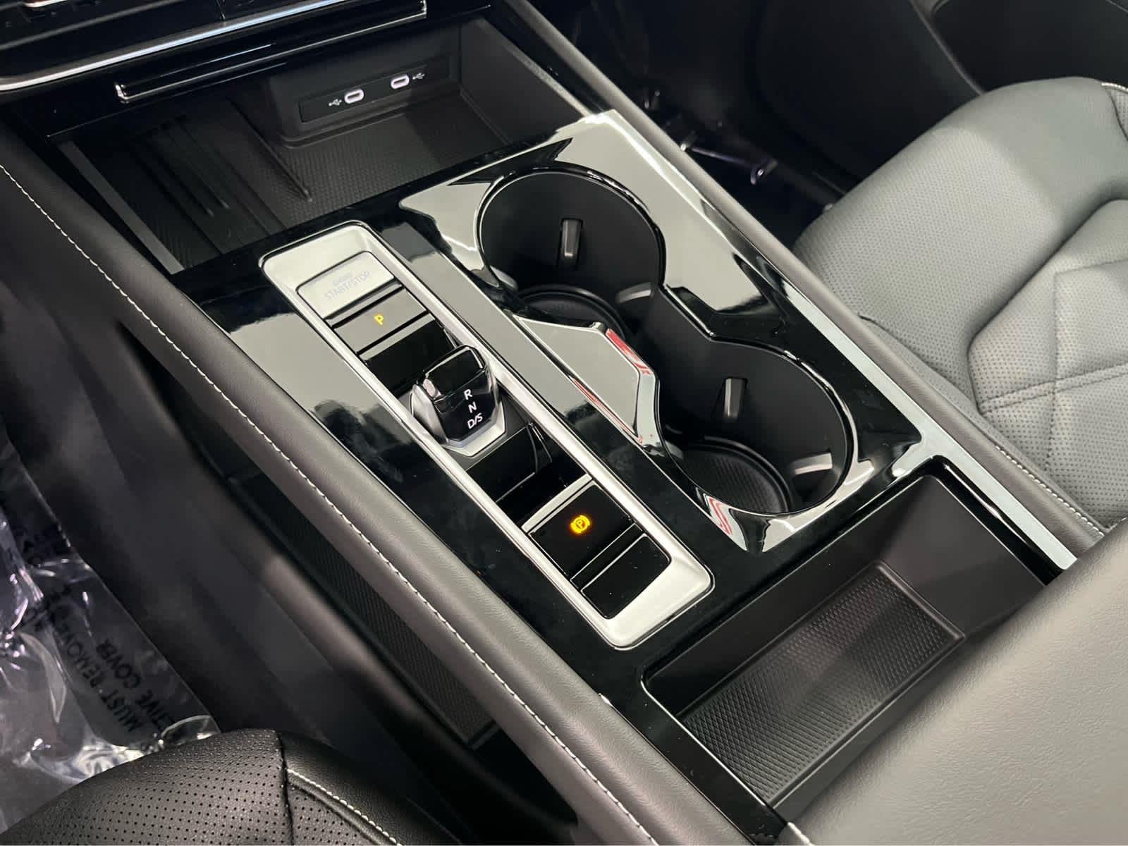 2026 Volkswagen Atlas SE w/Tech - Photo 18