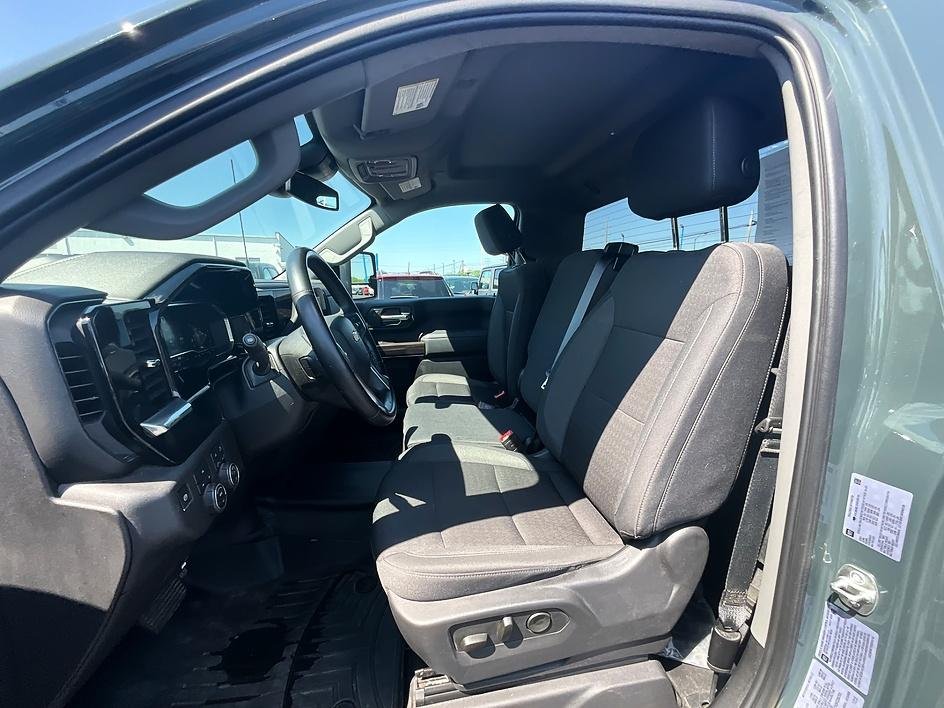 Used 2025 Gray Chevrolet LT image 18