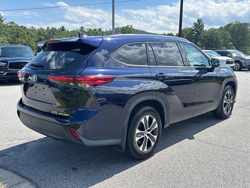 2021 Toyota Highlander XLE - Photo 7