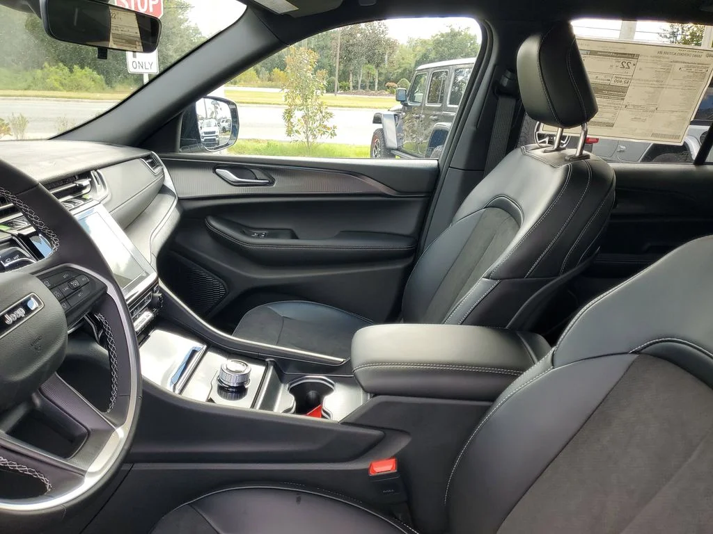 2025 Jeep Grand Cherokee Altitude - Photo 9