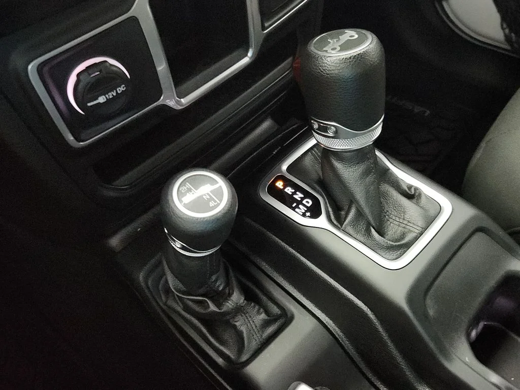 Used 2018 White Jeep Unlimited Sport image 31