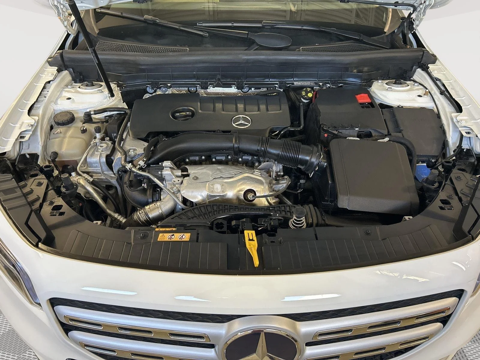 Used 2022 Polar White Mercedes-Benz GLB 250 image 29