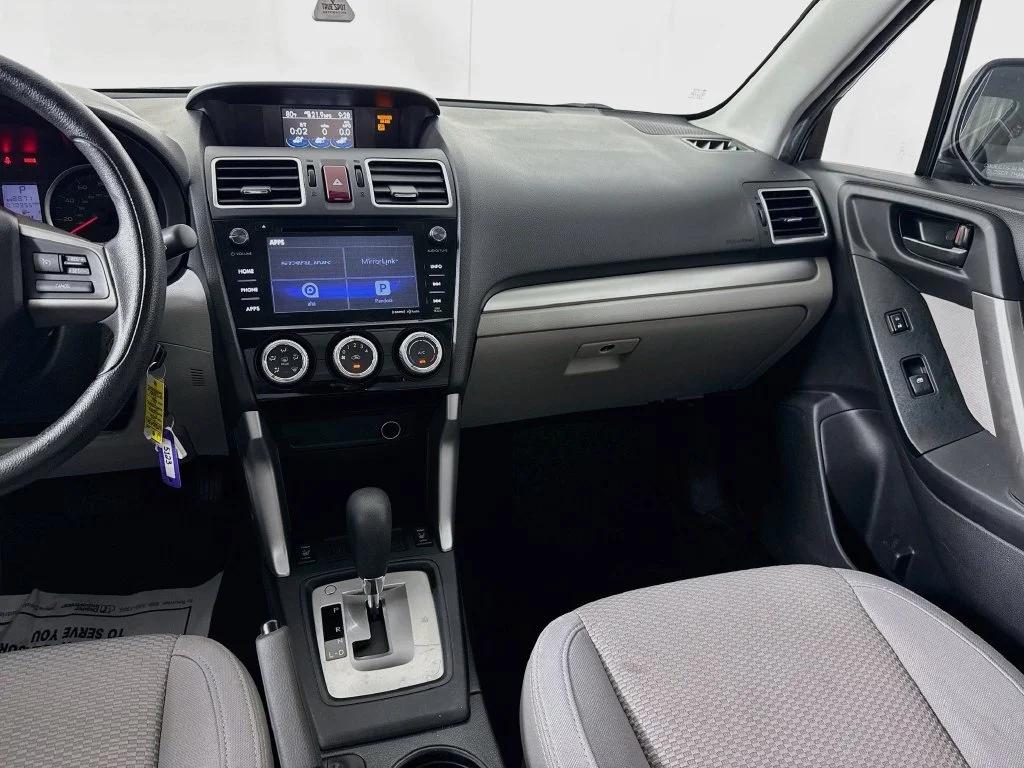 Used 2016 Silver Subaru 2.5i Premium image 29