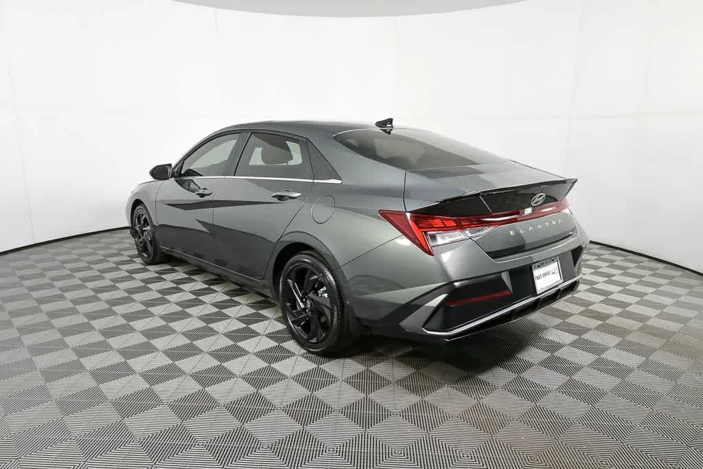 New 2026 Amazon Gray Hyundai SEL Sport Premium image 3