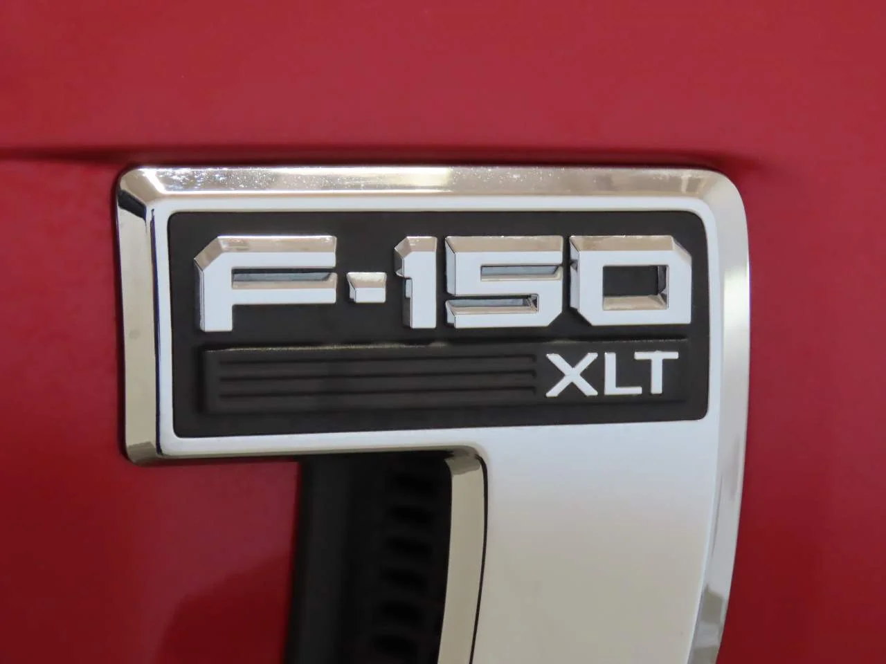 Used 2024 Rapid Red Metallic Tinted Clearcoat Ford XLT Crew Cab image 8