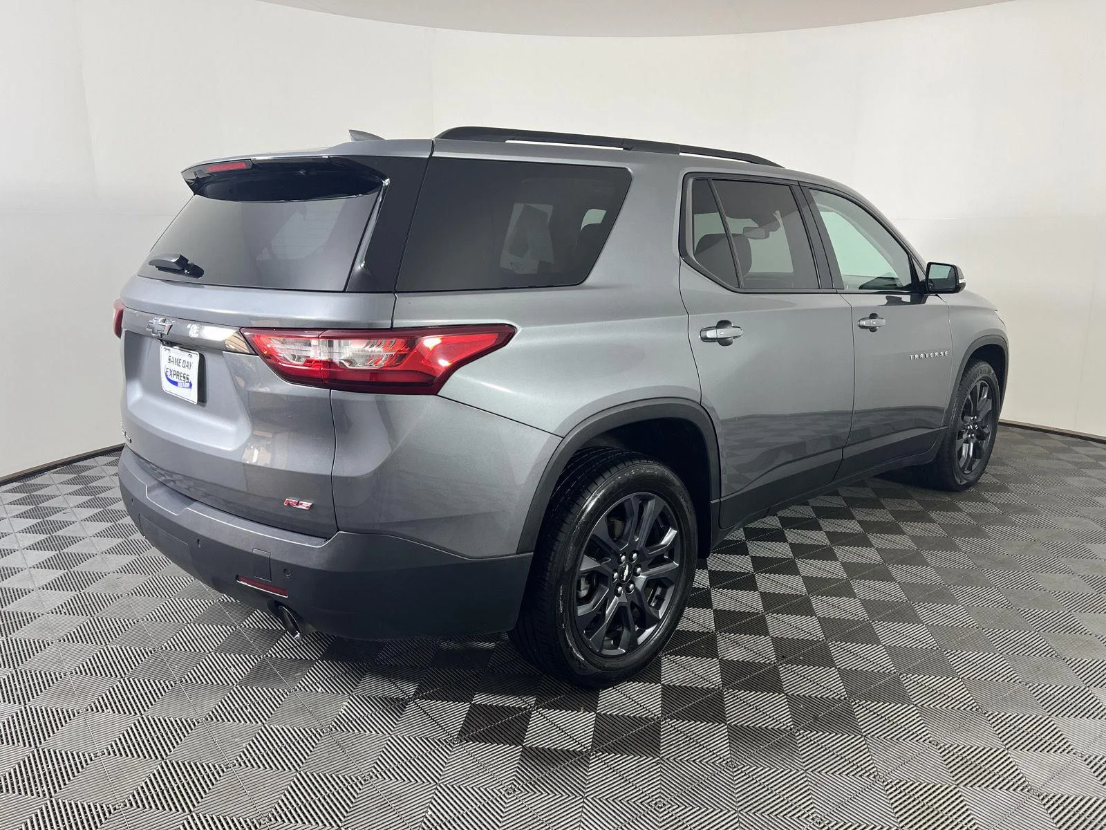 Used 2020 SATIN STEEL METALLIC Chevrolet RS image 27