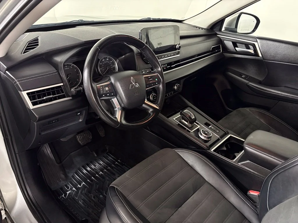 Used 2024 Silver Mitsubishi  image 16