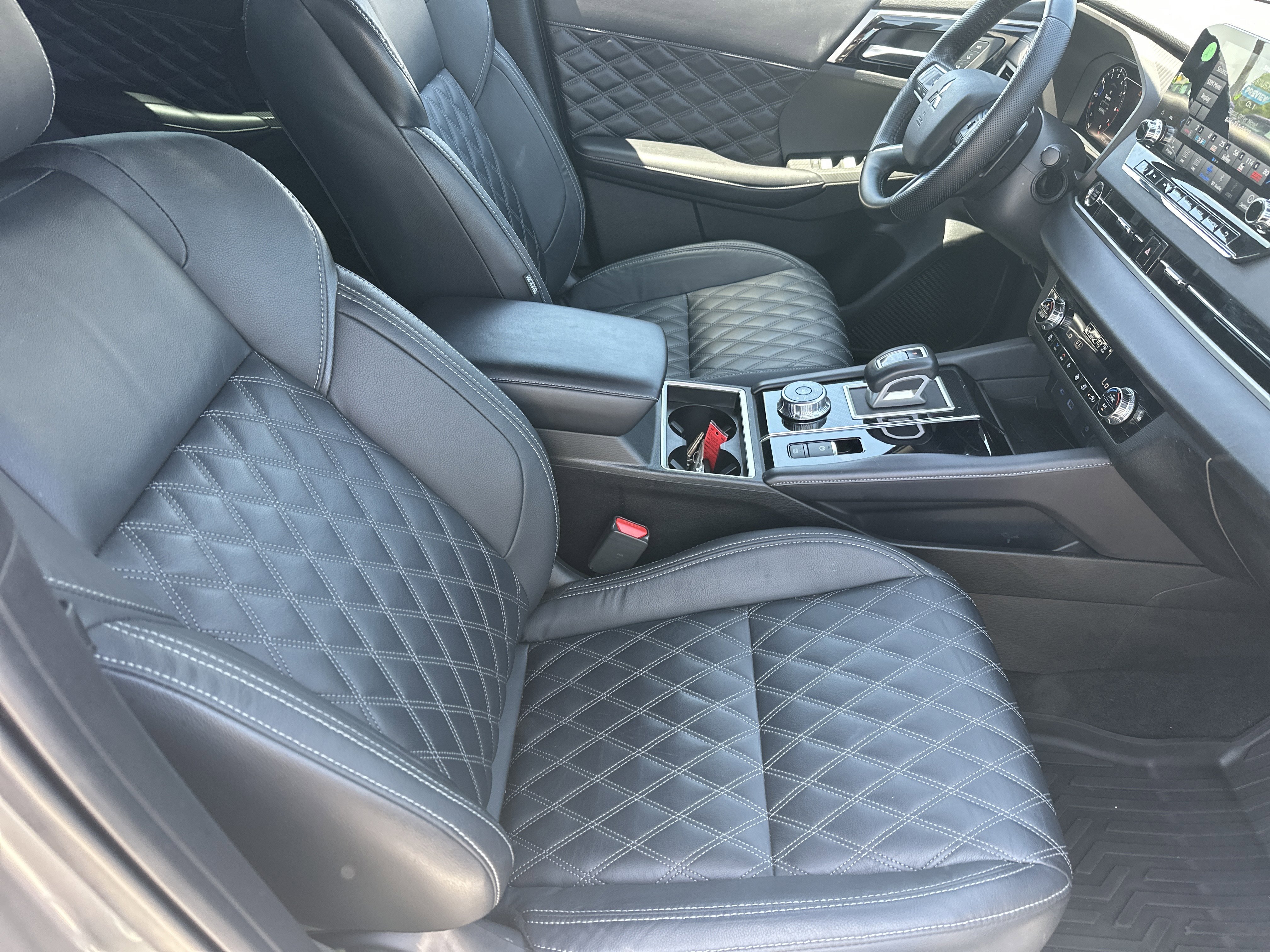 Used 2023 Alloy Silver Metallic Mitsubishi SEL image 13