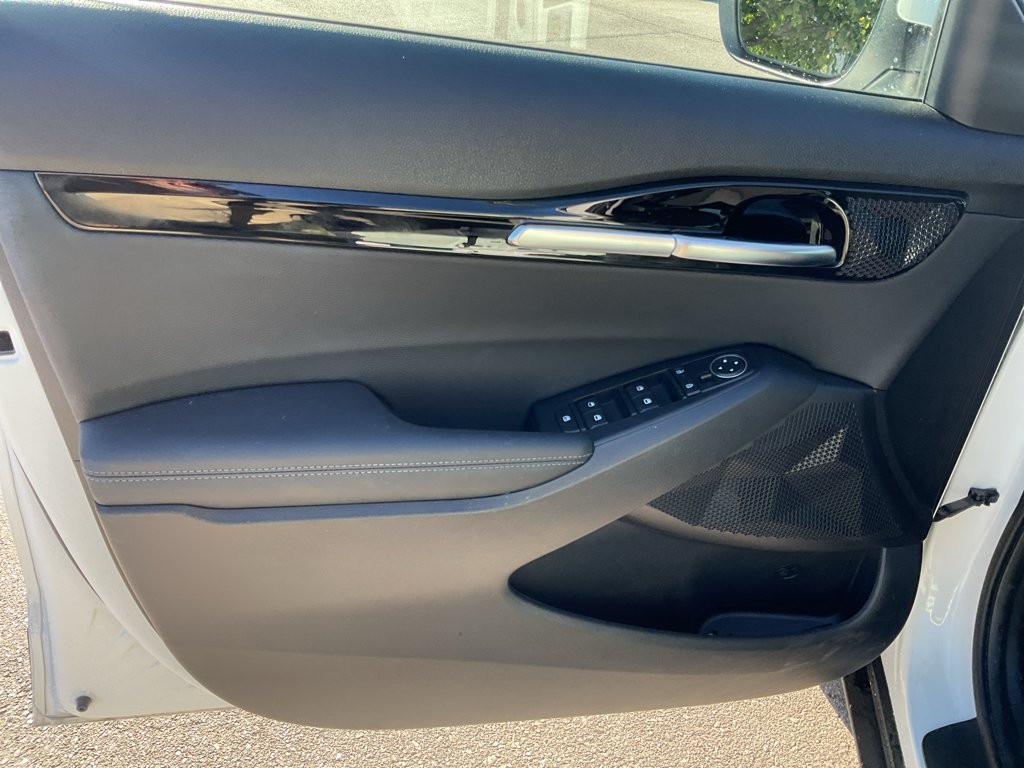 Used 2026 Snow White Pearl Kia EX image 14