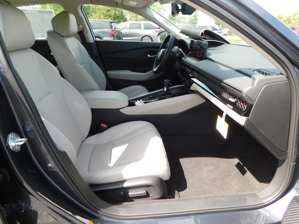 New 2026 Meteorite Gray Metallic Honda Touring image 18