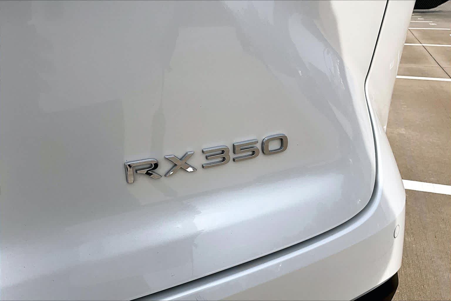 Used 2025 Eminent White Pearl Lexus Premium image 10