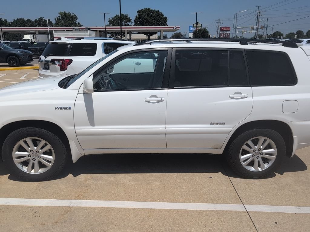 Used 2006 White Toyota Limited image 2