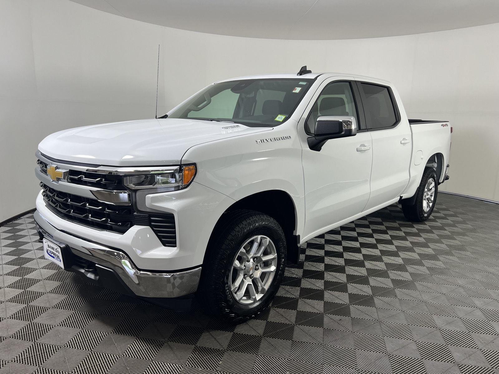 Used 2026 Summit White Chevrolet LT image 7