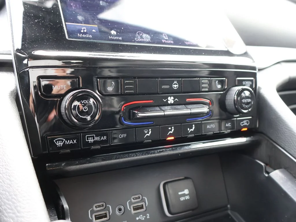 Used 2025 Black Jeep Altitude image 37