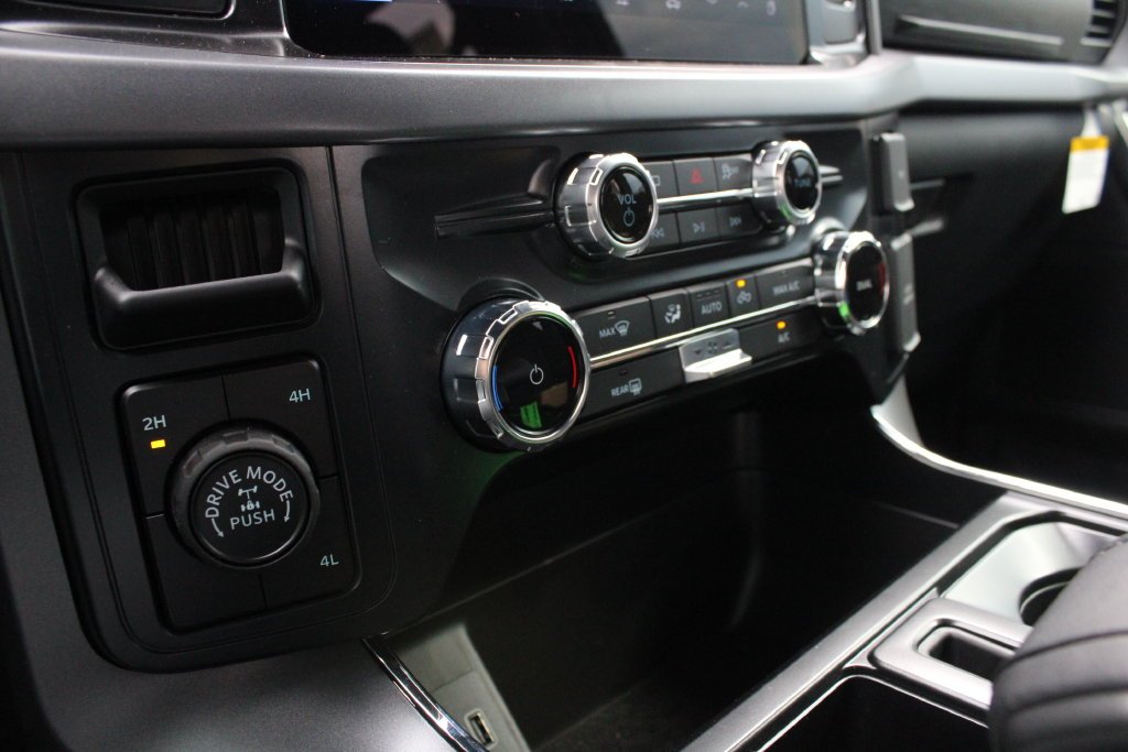 New 2026 Carbonized Gray Metallic Ford XLT image 15