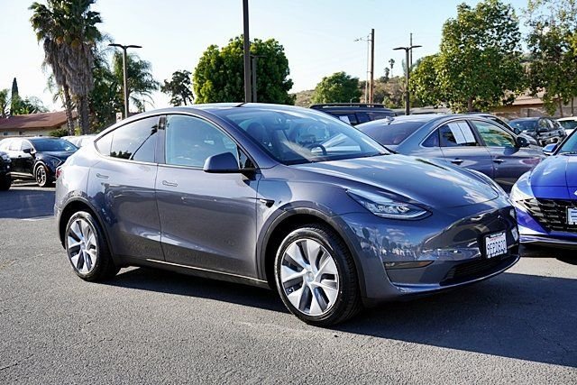 Used 2023  Tesla Long Range image 5