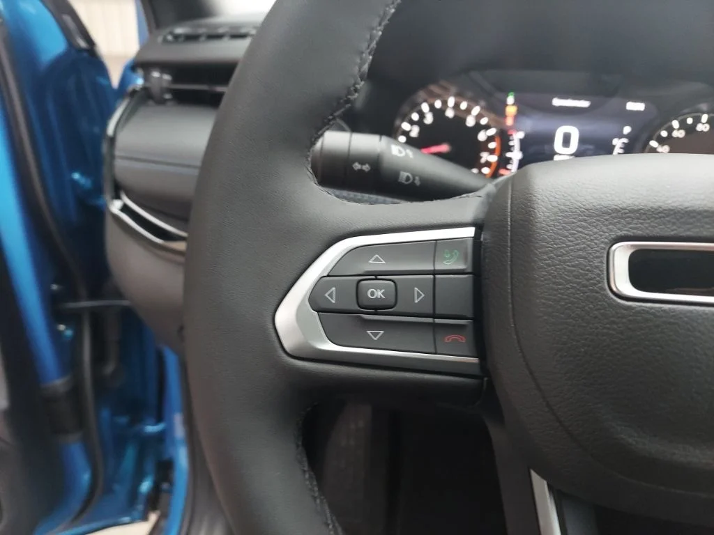 New 2026 Hydro Blue Pearlcoat Jeep Latitude image 12