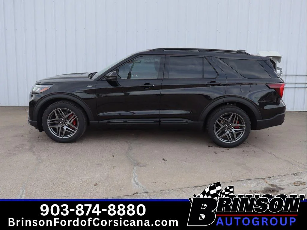 New 2026 Agate Black Metallic Ford ST-Line image 3