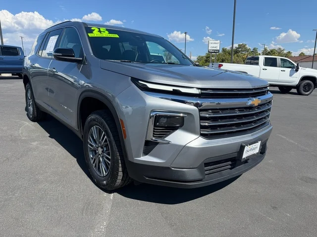 2025 Chevrolet Traverse LT