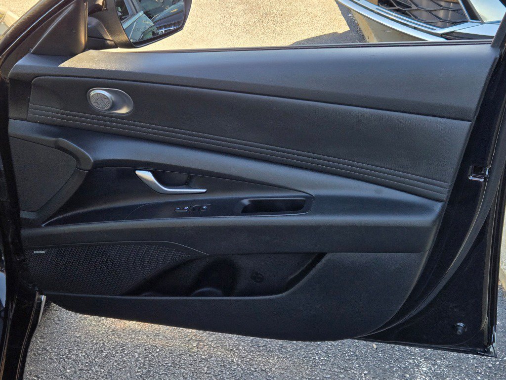 Used 2021 Phantom Black Hyundai Limited image 4