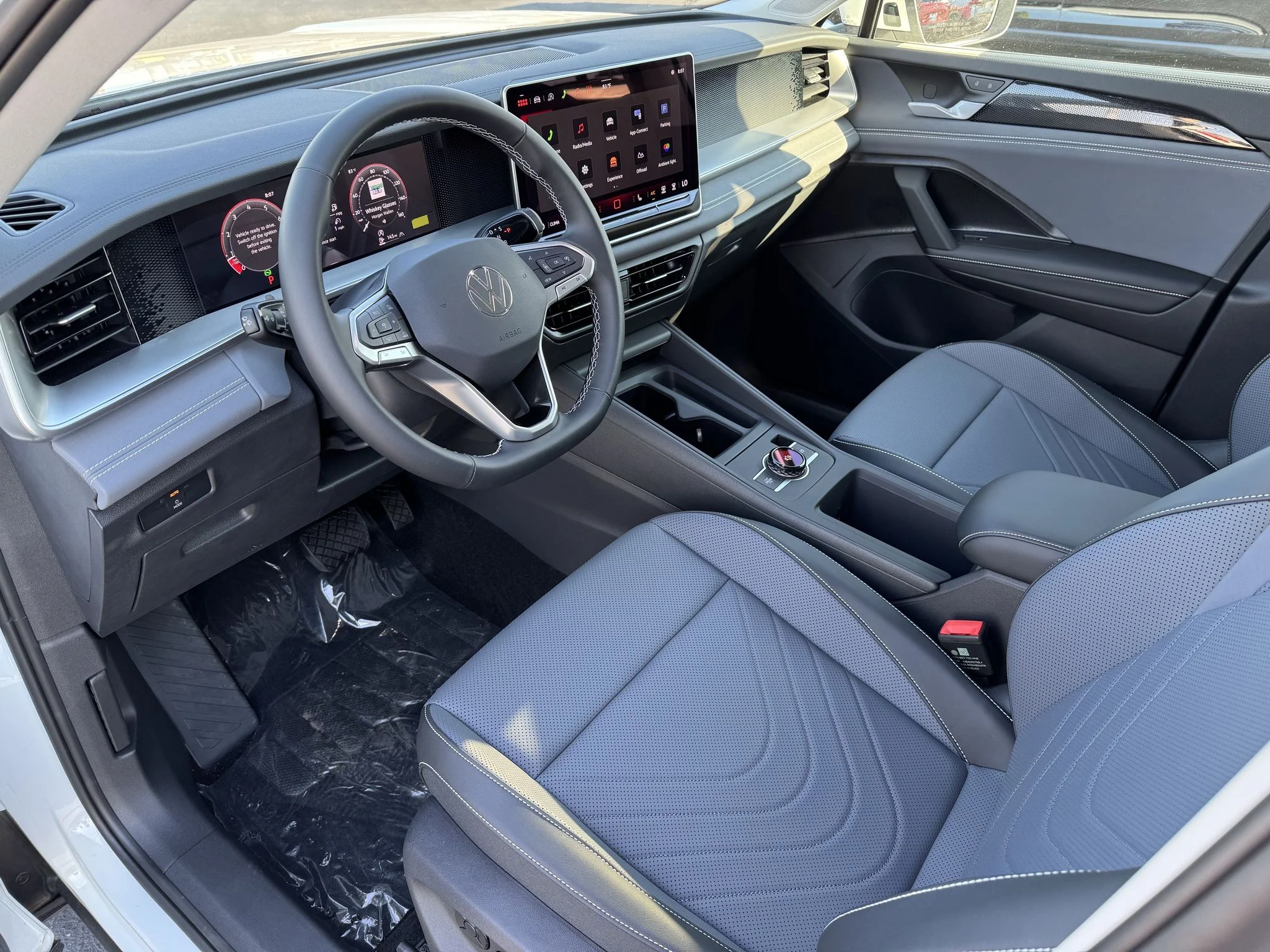New 2026 Pure White Volkswagen SE image 10
