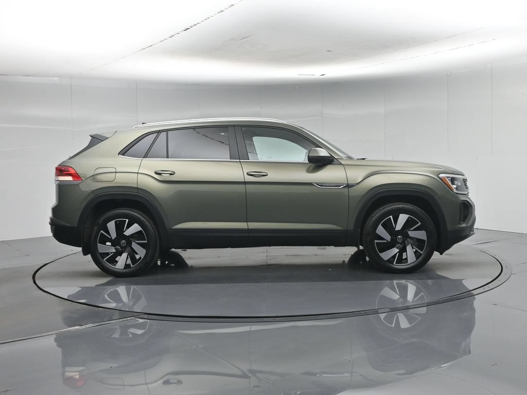 Used 2026 Green Volkswagen SE w/Technology image 27