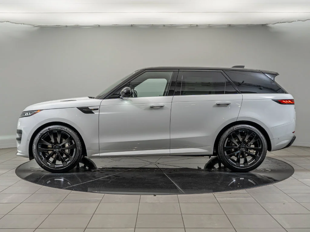 New 2026 Fuji White Land Rover Dynamic SE image 8
